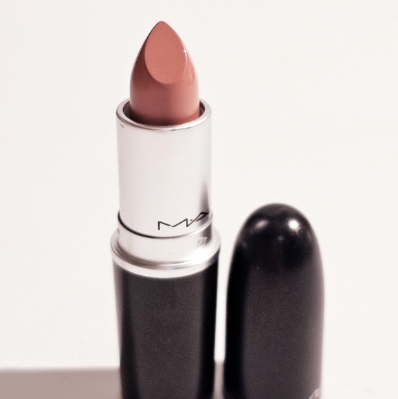 MAC Matte Lipstick 605 Honeylove Nude Shade Full size Fresh  Mac Matte Lipstick #605 HoneyLove New